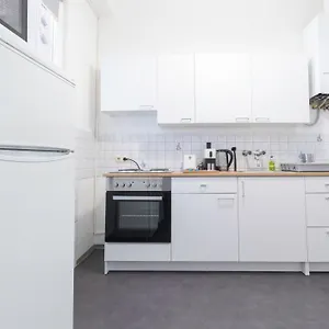 new-beautiful-central-apartment-next-to-u-station.vienna-besthotels.com/